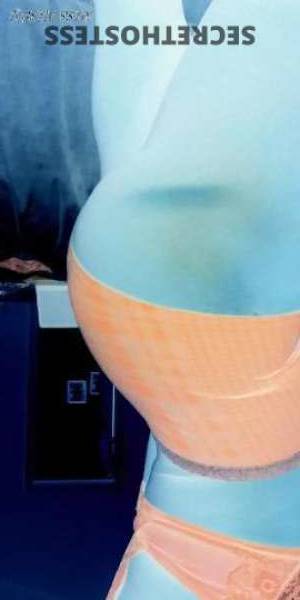 38 year old Escort in Charlotte NC Introducing MYSTIC MI$$.MI$$Y The Epitome of Oomph - A 