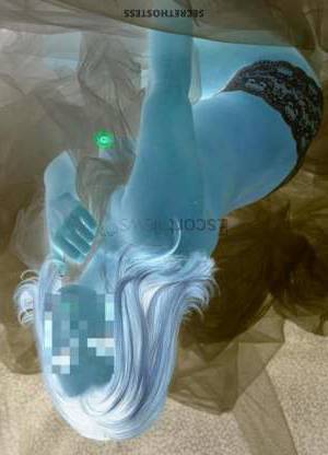 19 year old English Escort in Manchester Unleash Your Wildest Desires With Flirty English Rose Priya