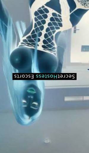 27 year old Brazilian Escort in Hamburg Indulge in Pleasure Karla, Your Voluptuous Brazilian Escort 