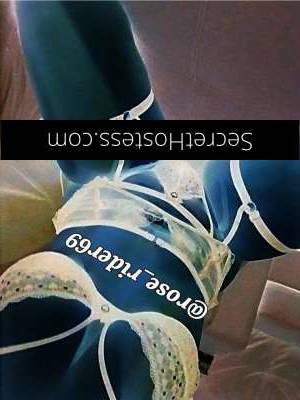 29 year old Australian Escort in Barangaroo Sydney Mature and experienced curvy older woman for fun and games 