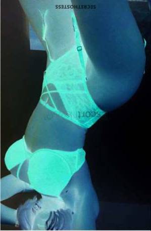 21 year old European Escort in Berkshire Experience the Delectable Dee Sultry European Escort for 
