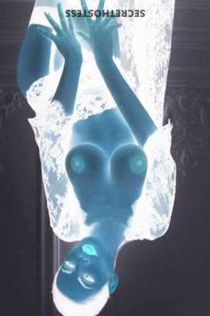 23 year old Escort in Dubai Petite Playmate Kika