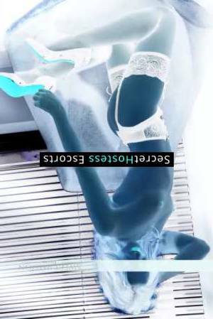 33 year old Escort in Cologne Annabelle Exquisite Companionship and Delightful Adventures