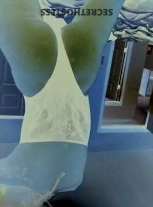 28 year old Escort in Chicago IL Unforgettable Experience with a Blue-Haired Beauty Eevee, 28