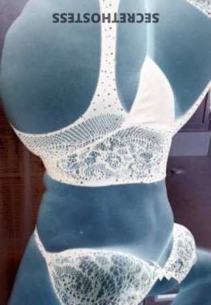 31 year old Latino Escort in Long Beach CA Experience the Real Deal with Voluptuous Latina Escort 