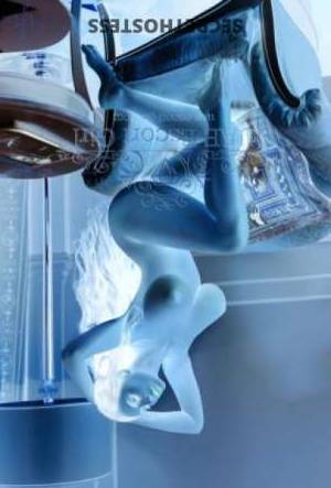 28 year old Escort in Dubai Elegant and refined companion Diva Dana