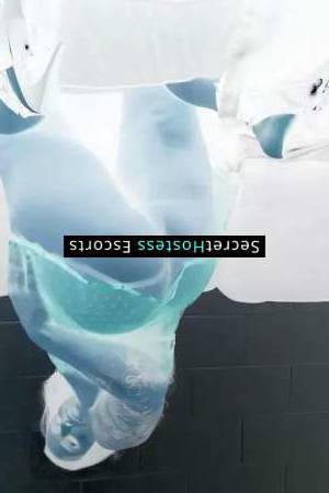 29 year old French Escort in Maui HI Top Escort in Paris Holly - Flirty, Luxury, and Hot with 