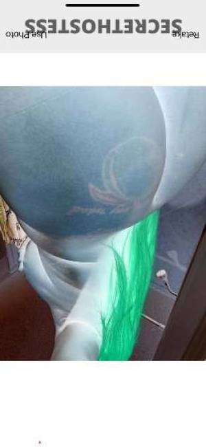 31 year old Escort in Memphis TN the surface of the ocean is vast, scattered with lonely 