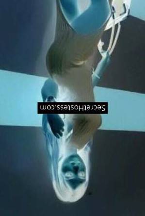 27 year old Indian Escort in Hyderabad Sensuality and Charm A Dark-Haired Beauty for the King'