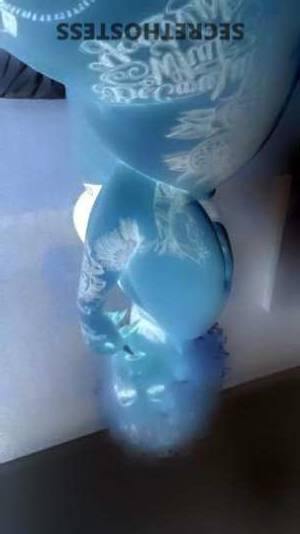 35 year old Escort in Madison WI Experience Bliss with Sexy Snow Bunny