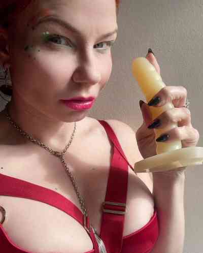 40 year old American Escort in Portland OR Unleash Your Naughty Side with Domina Clara The Flirty 