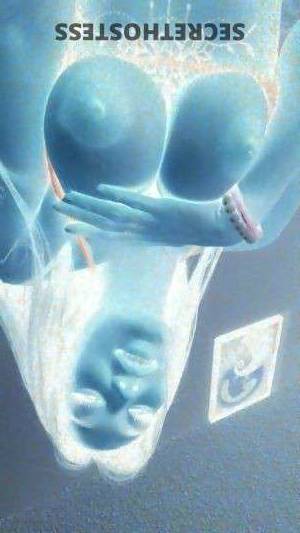 24 year old Asian Escort in Omaha NE Hot Asian girl ready 24/7