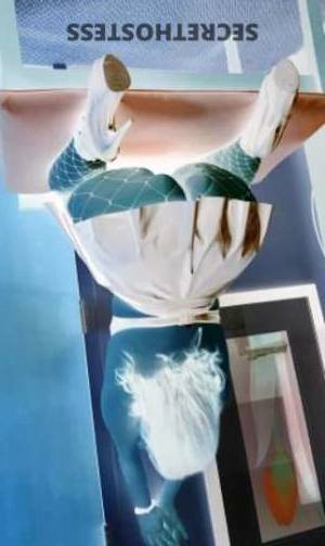 33 year old Escort in Harrisburg PA Curvy Brunette Escort