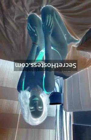 24 year old Chinese Escort in Durres Escorts