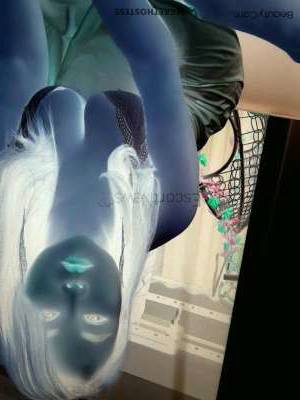 24 year old Asian Escort in Riyadh CoCo, Independant