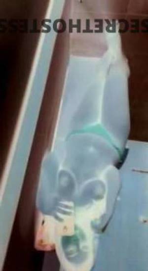 25 year old Indian Escort in Melbourne Naughty Indian babe in your area