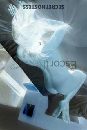 26 year old European Escort in Baku Independent Model Diana