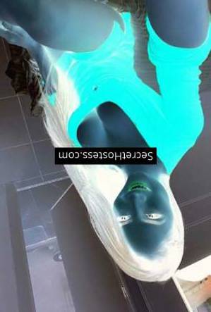 26 year old Caucasian Escort in Mahboula Greg Tracia