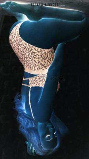 23 year old European Escort in Milan Marina - Solo Performer