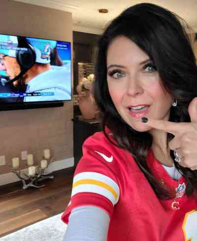 39 year old Caucasian (white) Escort in Tampa FL I am available for hookup hit me up for some sweet fun