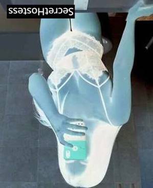 22 year old Malaysian Escort in Dammam Experience Pure Pleasure with Playful Aline Exotic Dancer 