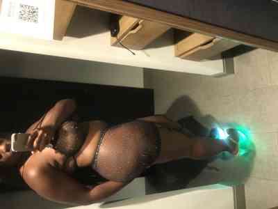 20 year old Black Escort in Oakland CA Chocolate curvy bombshell