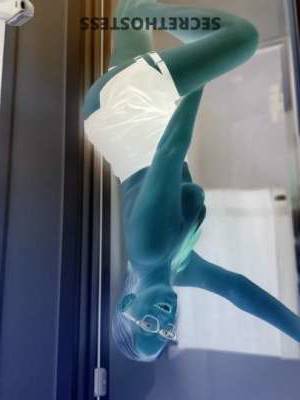 40 year old Escort in Suffolk VA Introducing the Flirtatious and Adventurous Companion