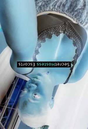 24 year old African Escort in Mahboula Seeking Adventurous Fun-Lover for Unforgettable Experiences