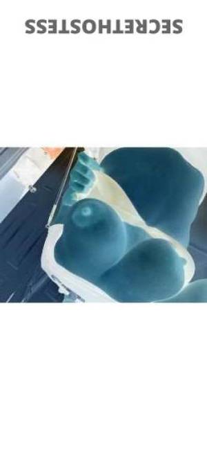 25 year old Slavic Escort in Chicago IL Curvy Mistress