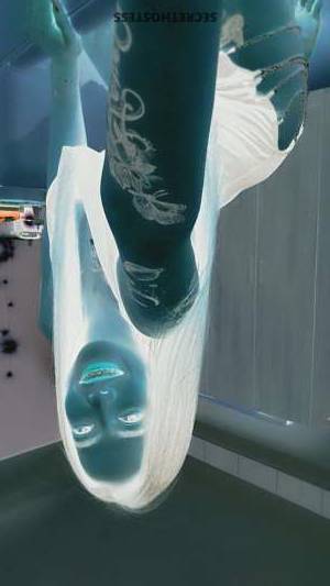 Escort 151CM Tall Al Manama Image - 4