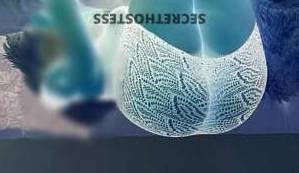 27 year old Escort in San Antonio TX Carmen's curves await