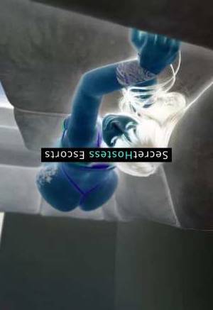 22 year old Peruvian Escort in Tirana The Ultimate Companion - Captivating Beauty for Discerning 