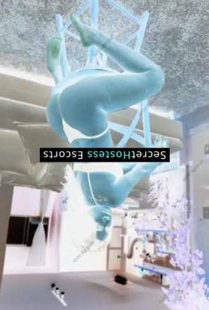 Isabella 20Yrs Old Escort 55KG 151CM Tall Split Image - 5