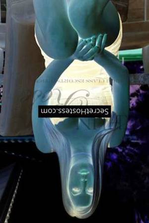 38 year old Caucasian Escort in Bangkok Carolyn, Agency