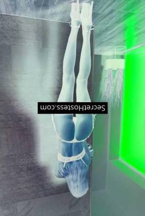 22 year old Caucasian Escort in Prague Ariela Donovan