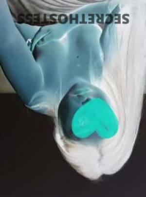 26 year old Malaysian Escort in Lyneham Canberra Curvy, Lyneham Juicy, Young, Naughty
