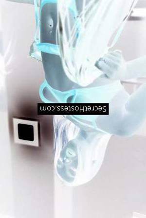 20 year old Caucasian Escort in Dubai Ladies, Naomi
