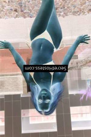19 year old Caucasian Escort in Dubai Siena