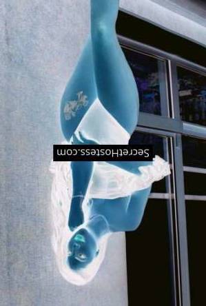 24 year old Latin Escort in Prague Mia - Your Elite Companion