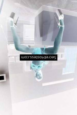 18 year old Escort in Dubai Naomi