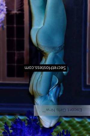 23 year old Caucasian Escort in Cologne Magnolia, Agency