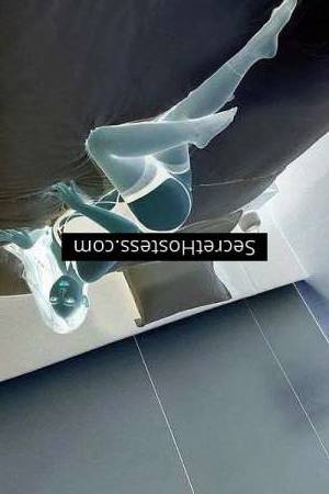 25 year old Japanese Escort in Birmingham Elegant Akari