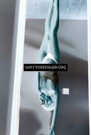 22 year old Caucasian Escort in Istanbul Kris, Agency