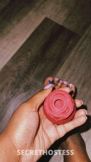 24 year old French Escort in Milwaukee WI Come Over Daddy