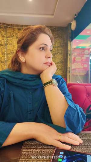 Faiza, escort in Muscat