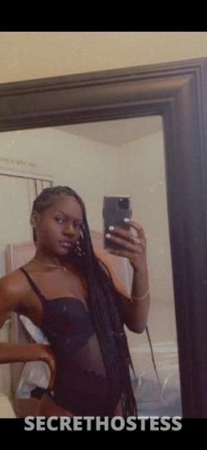 25 year old Escort in Los Angeles CA Pretty &amp; Petite