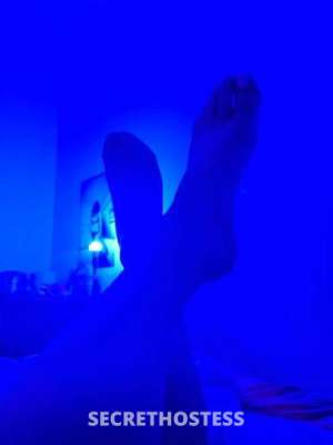 25 year old Latino Escort in Iowa City IA Dream and queen sexy Mid_dget_escort girl 4 foot 7 inch 