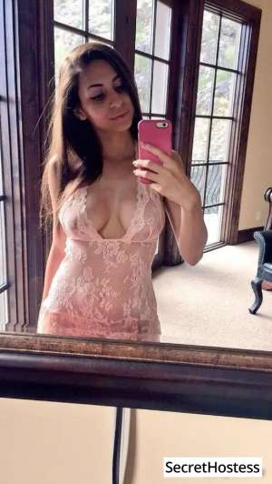 26 year old Escort in Edmonton I’m available for school up ( Lorens