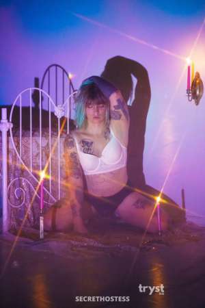 20 year old White Escort in Philadelphia PA Jane - Muscle mommy service hottie