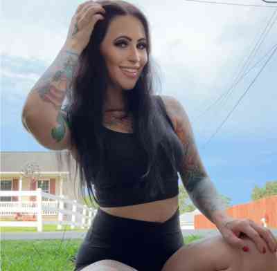 30 year old Caucasian (white) Escort in Daytona Beach FL I’m available for the night , sweet in the middle girl
